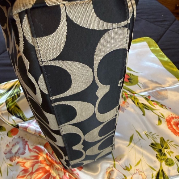 Coach Laura Signature Tote Black Patent Leather Trim - Picture 5 of 14